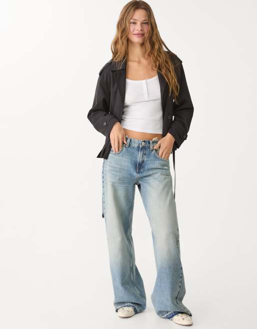 Stradivarius – Svart, kort trenchcoat med skärp