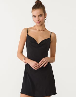 Stradivarius – Svart miniklänning med draperad ringning - view 1