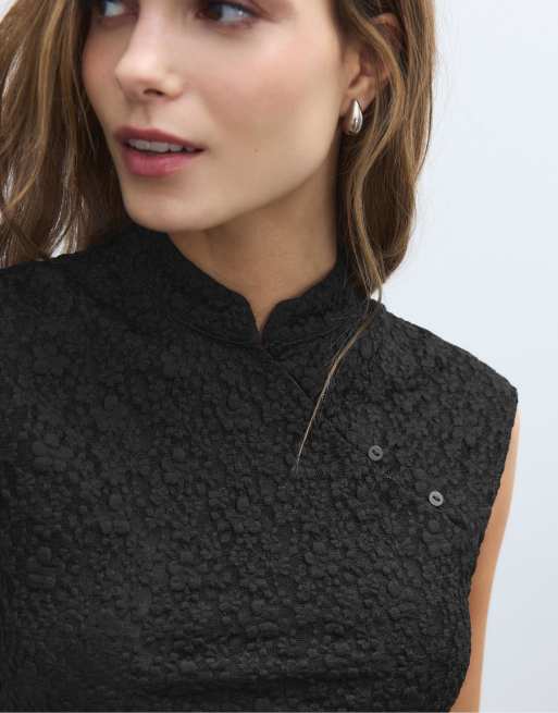 Stradivarius – Svart, qipaostilinspirerad t-shirt med mandarinkrage, 3 av 4