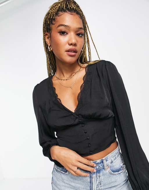 Stradivarius – Svart romantisk blus i satin med knappar