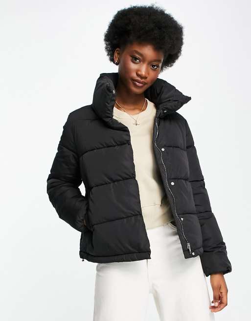 Stradivarius – Svart vadderad pufferjacka