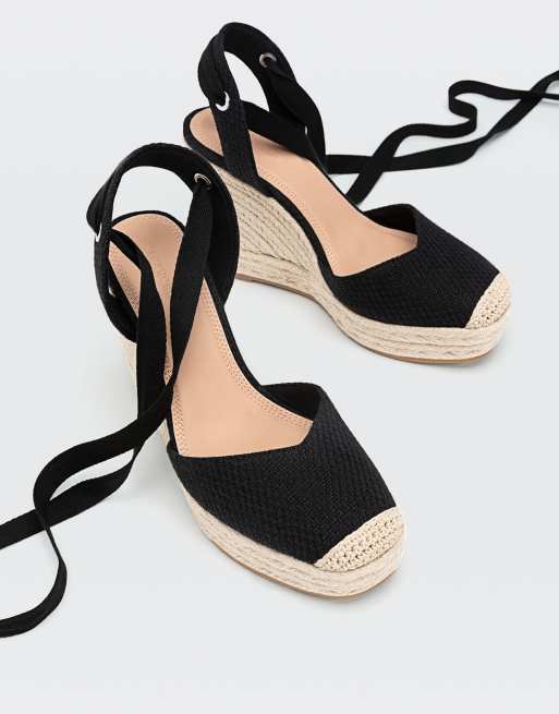 Stradivarius – Svarta espadriller med kilklackar