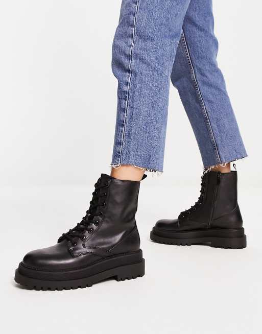 Stradivarius – Svarta grova boots med snörning 