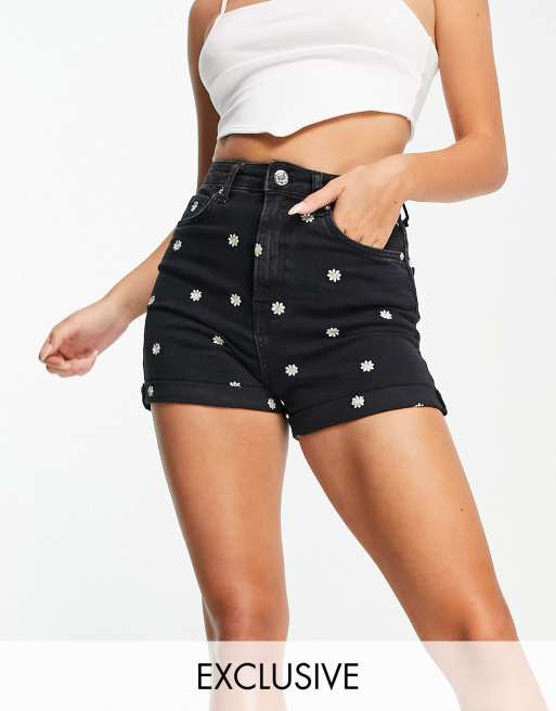 Stradivarius – Svarta mom shorts med broderade tusenskönor