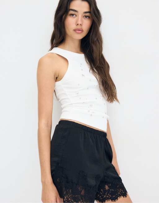 Stradivarius – Svarta shorts i satin och spets, 2 av 4