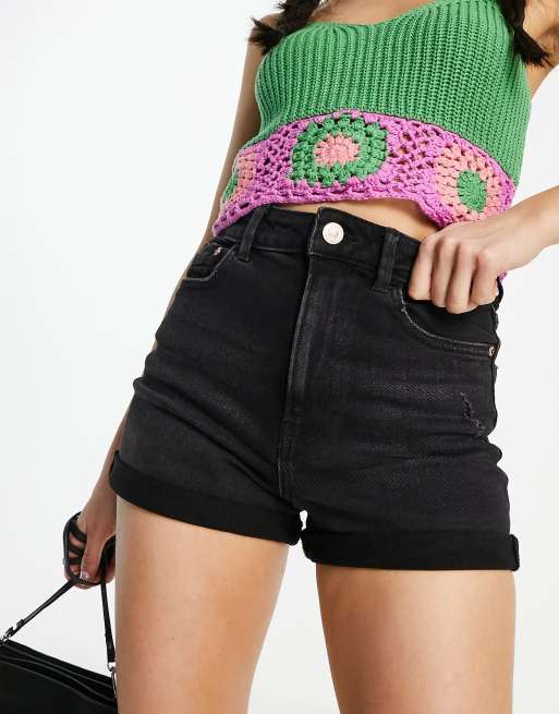 Stradivarius – Svarta smala jeansshorts i mom-modell med tvättad finish 