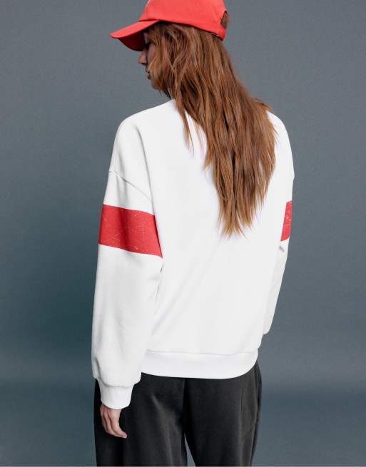 Stradivarius Sweatshirt aus Baumwollmix mit platziertem Print in Rot, 3 von 7