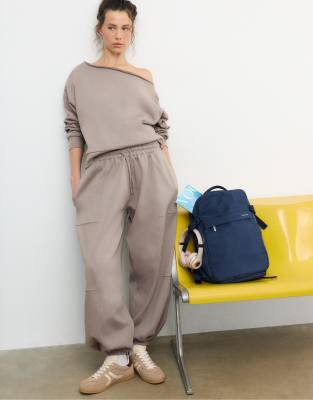 Stradivarius - Sweatshirt in Beige mit Rundhalsausschnitt-Neutral