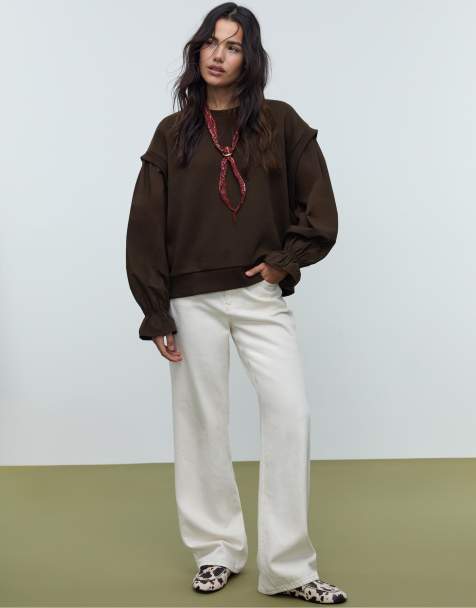 Stradivarius – Sweatshirt in Braun mit kontrastierenden Puffärmeln - view 1