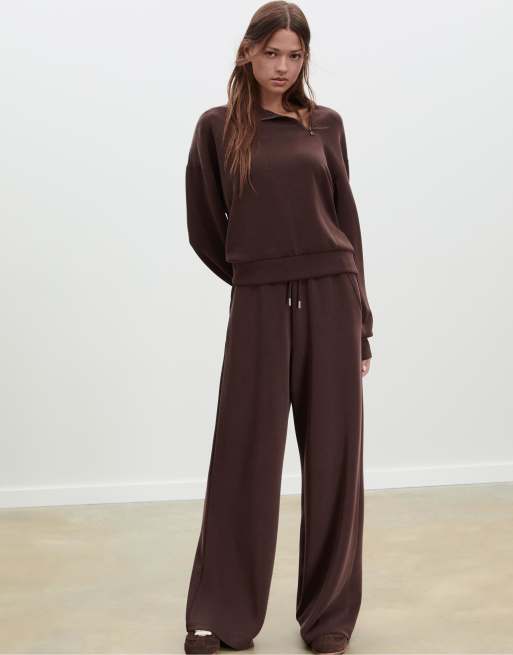 Stradivarius – Sweatshirt in Braun mit weicher Haptik und seitlichem Reißverschluss, 2 von 4