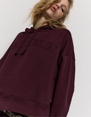 Stradivarius - Sweatshirt in Burgunderrot mit Kapuze und Stickerei