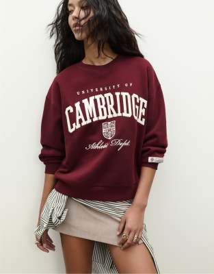 Stradivarius - Sweatshirt in Burgunderrot mit Stickerei