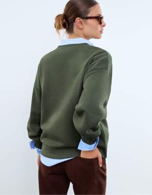 Stradivarius - Sweatshirt in Grün mit aufgesticktem Hund