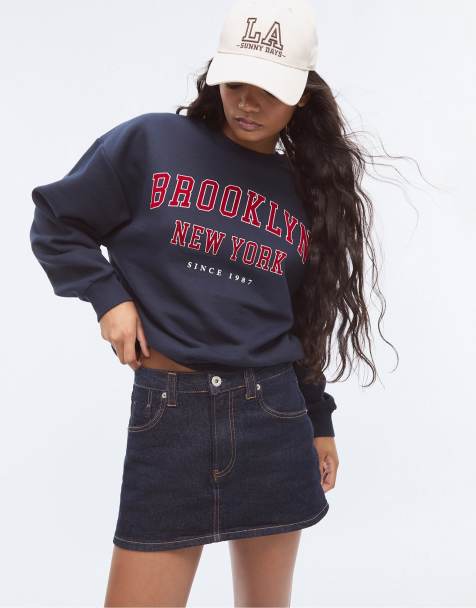 Stradivarius – Sweatshirt in Marineblau mit Stickerei - view 1