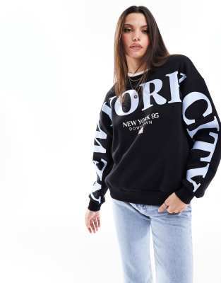 Stradivarius - Sweatshirt in Schwarz mit „New York"-Grafikprint