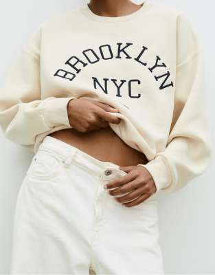 Stradivarius - Sweatshirt in Steinbeige mit Stickerei-Neutral