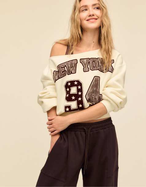 Stradivarius - Sweatshirt met boothals en print in ecru - view 1