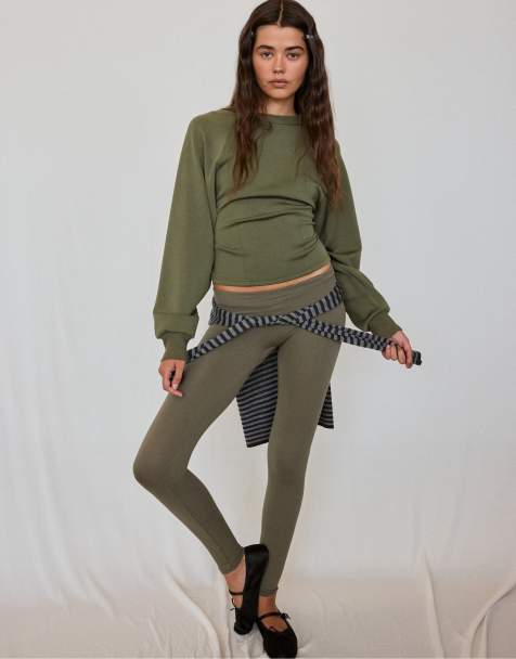 Stradivarius Sweatshirt mit weicher Haptik und taillierter Taille in Khaki - view 1