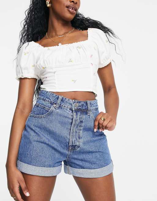Stradivarius – Szorty jeansowe mom fit w ciemnoniebieskim spranym odcieniu 