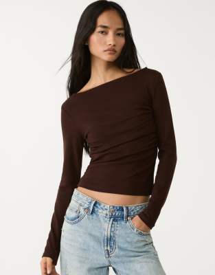 Stradivarius - T-shirt à manches longues et détails froncés - Marron | ASOS