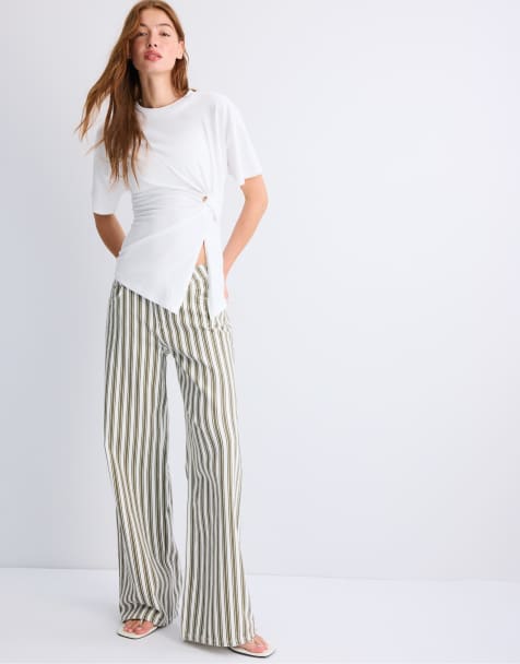 Stradivarius T-shirt a maniche corte con dettaglio annodato in ecru - view 1