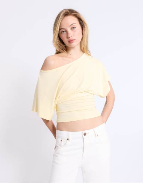 Stradivarius - T-shirt a maniche corte con scollo a barchetta giallo pastello - view 1