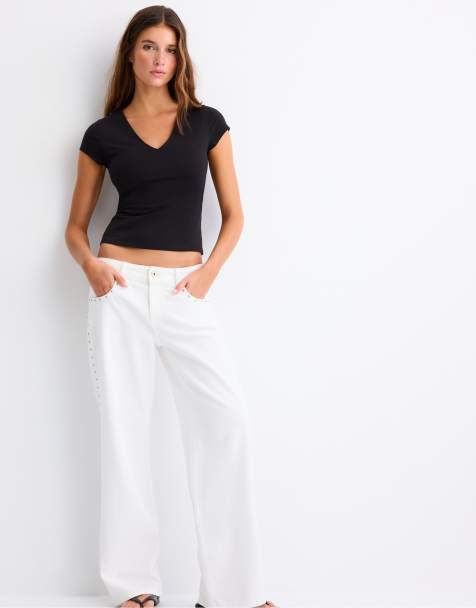 Stradivarius - T-shirt a maniche corte nera con scollo a V - view 1