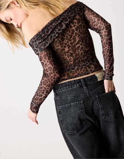 Stradivarius - T-shirt asimmetrica in tulle beige con stampa, 3 di 3