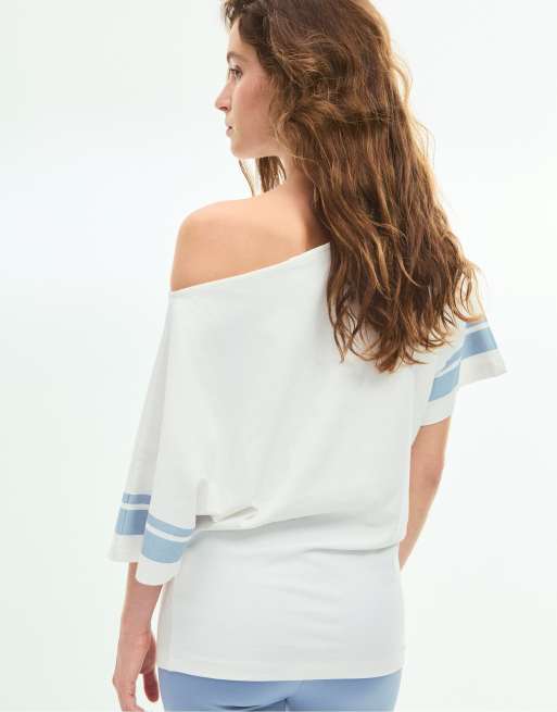 Stradivarius T-shirt asimmetrica ricamata color ecru, 3 di 7