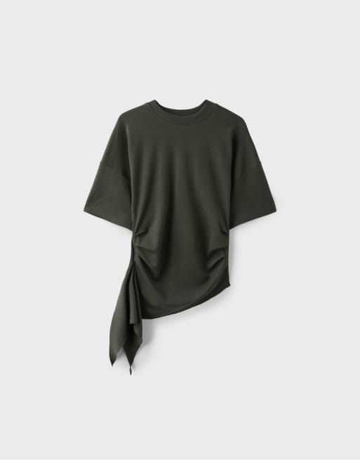 Stradivarius t-shirt asymétrique à manches courtes kaki, 6 de 7