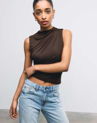 Stradivarius - T-Shirt aus gerafftem Tüll in Braun-Brown