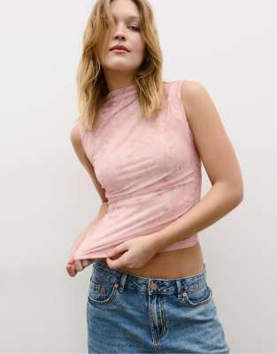 Stradivarius - T-Shirt aus gerafftem Tüll in Lachsrosa