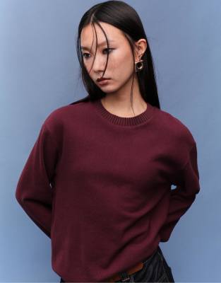 Stradivarius - T-Shirt aus Strickstoff in Aubergine mit Rundhalsausschnitt-Lila
