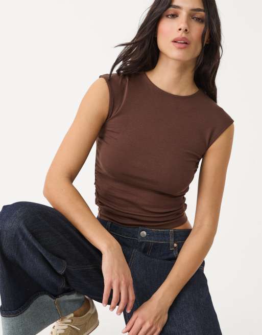 Stradivarius - T-shirt basic aderente arricciata marrone, 2 di 4