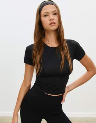 T-shirt basique en polyamide - Stradivarius - Modalova