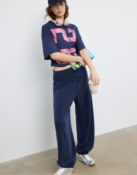 Stradivarius - T-shirt corta arricciata blu scuro con scritta - view 1