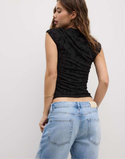 Stradivarius – T-Shirt im Qipao-Stil in Schwarz mit Mandarin-Kragen, 3 von 4