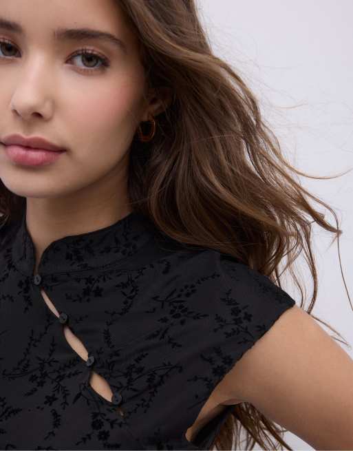Stradivarius – T-Shirt im Qipao-Stil in Schwarz mit Mandarin-Kragen, 4 von 4
