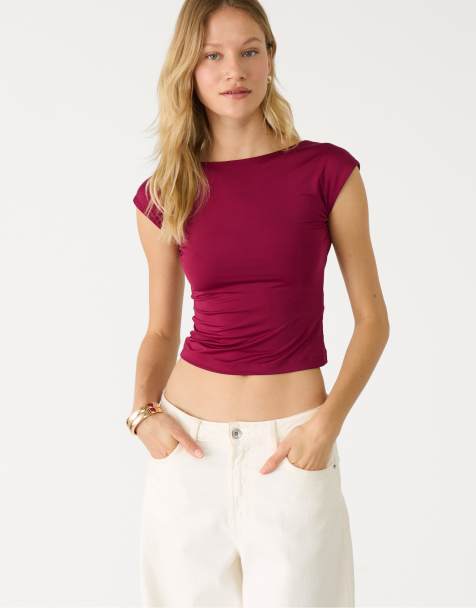 Stradivarius – T-Shirt in Burgunderrot mit Rückenausschnitt - view 1