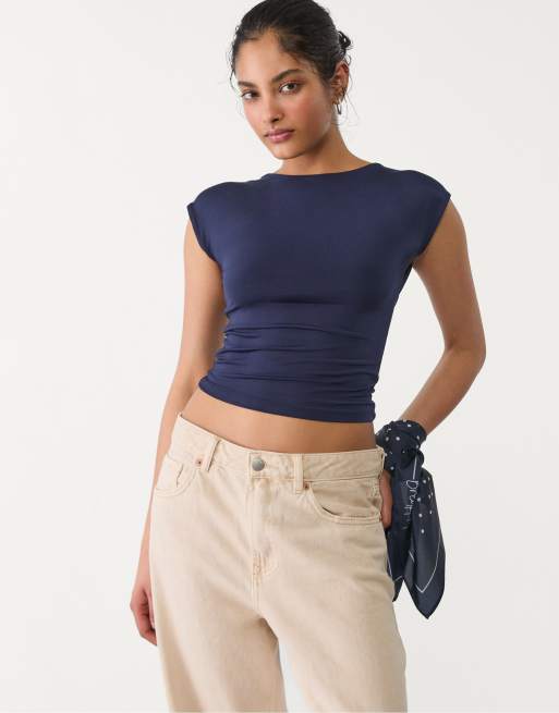Stradivarius – T-Shirt in Dunkelblau mit Rückenausschnitt, 2 von 4