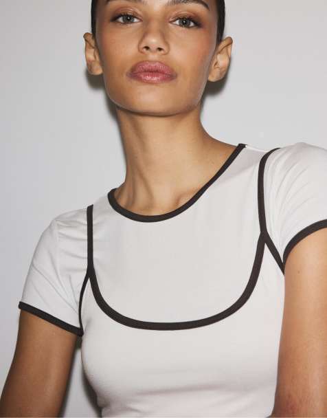 Stradivarius – T-Shirt in Ecru mit doppeltem Kontrastdesign - view 1