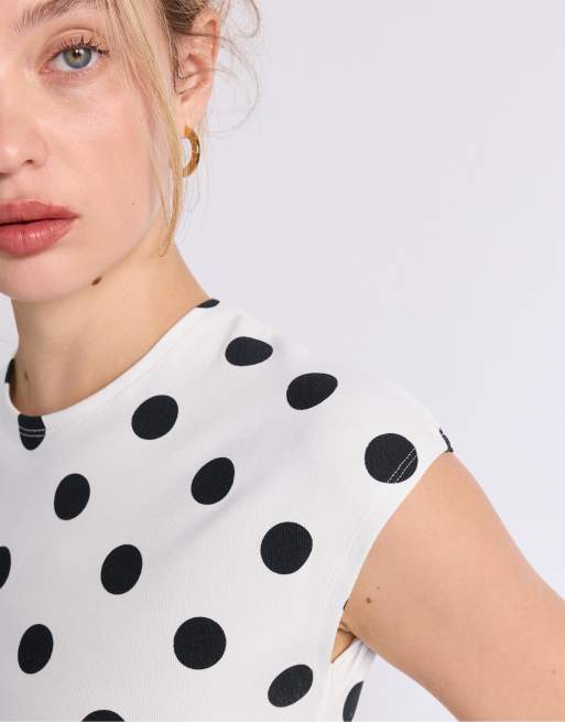 Stradivarius – T-Shirt in Ecru mit Kappärmeln und Polka Dots, 4 von 4