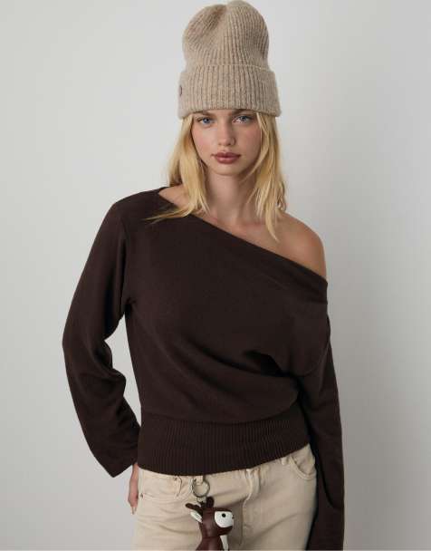 Stradivarius - T-shirt in maglia marrone con scollo a barchetta e cintura stile fascia - view 1