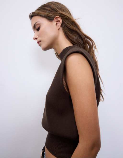 Stradivarius - T-shirt marrone in maglia con scollo rotondo, 4 di 4