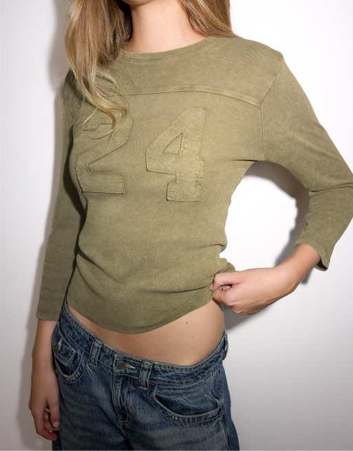 Stradivarius t-shirt med placerad brodyr i khaki, 4 av 7