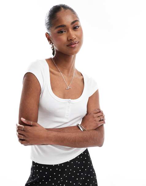 Stradivarius - T-shirt met drukknopen en hartvormige halslijn in wit - view 1