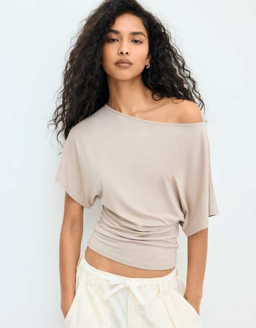 Stradivarius - T-shirt met korte mouwen en boothals in bruin, 2 van 4