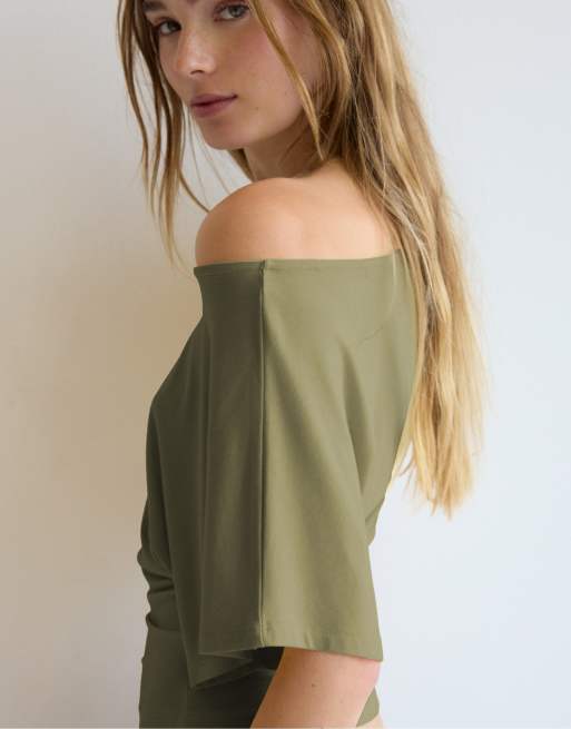 Stradivarius - T-shirt met korte mouwen en boothals in kaki, 4 van 4