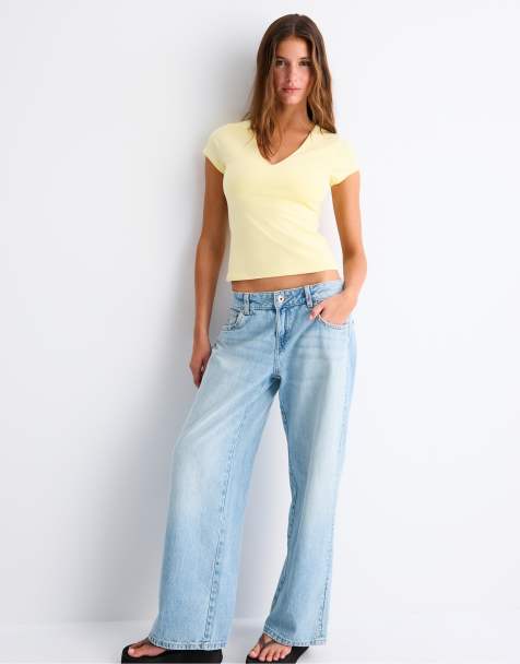 Stradivarius - T-shirt met korte mouwen en V-hals in pastelgeel - view 1