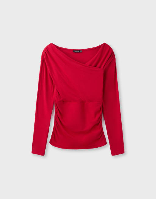 Stradivarius T-shirt met overslag en boothals in rood, 6 van 7